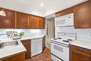 5723 Kinoll Ave, Cincinnati, OH 45213 - Photo 8
