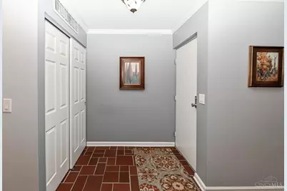 3421 Traskwood Circle #C, Cincinnati, OH 45208 - Photo 4