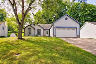 7213 Bluecrest Dr, Anderson Township, OH 45230 - Photo 1