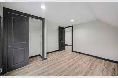 112 Valencia, Cincinnati, OH 45219 - Photo 20