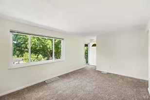 9512 Waxwing Dr, Blue Ash, OH 45241 - Photo 4