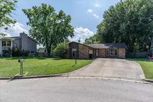 1348 Westmoor Dr, Wilmington, OH 45177 - Photo 1