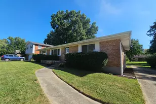 1087 Hearthstone Dr, Springfield Township, OH 45231 - Photo 2