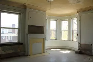 618 Forest Ave, Cincinnati, OH 45229 - Photo 2