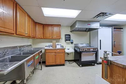 6860 Fountains Boulevard, West Chester, OH 45069 - Photo 14