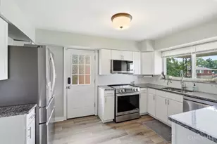 6136 Tahiti Dr, Cincinnati, OH 45224 - Photo 16