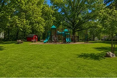 25 Farragut Road, Green Hills, OH 45218 - Photo 36