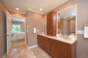 359 Woodknoll Terrace, Wyoming, OH 45215 - Photo 24