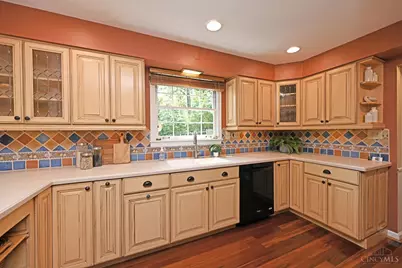 359 Woodknoll Terrace, Cincinnati, OH 45215 - Photo 10