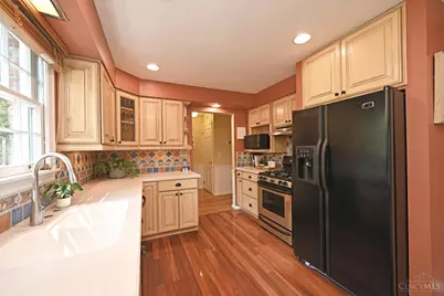 359 Woodknoll Terrace, Cincinnati, OH 45215 - Photo 12