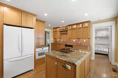 3307 Maplecrest Place, Cincinnati, OH 45209 - Photo 8