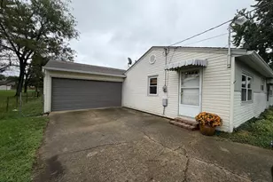 300 Maple Ave, Carlisle, OH 45005 - Photo 2