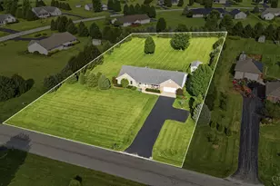 135 Country Manor Dr, Adams Township, OH 45177 - Photo 2