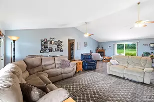 135 Country Manor Dr, Adams Township, OH 45177 - Photo 14