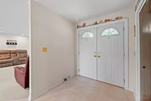6166 Ramblingridge Dr, Green Township, OH 45247 - Photo 2
