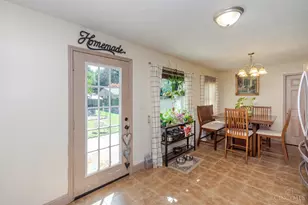 446 Woodside Dr, Twin Township, OH 45381 - Photo 12
