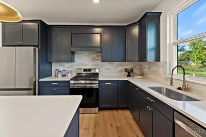 1570 St Leger Place, Cincinnati, OH 45207 - Photo 8