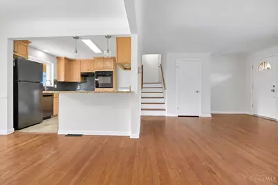 8819 Cavalier Drive, Springfield Township, OH 45231 - Photo 6