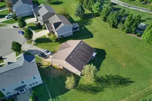 1581 Black Wolf Dr, Turtle Creek Township, OH 45036 - Photo 10