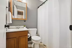 979 Hilliard Dr, Delhi Township, OH 45238 - Photo 18