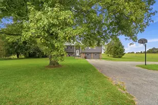 1733 Newlove Rd, South Charleston, OH 45368 - Photo 2
