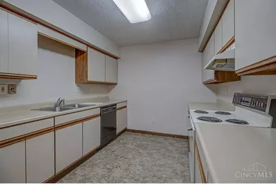 650 Leo Drive, Hamilton, OH 45013 - Photo 8