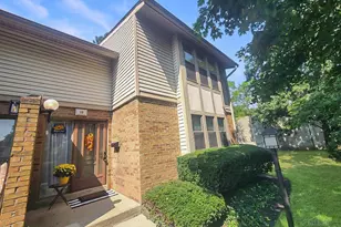28 Woodcrest Ct, Springdale, OH 45246 - Photo 1