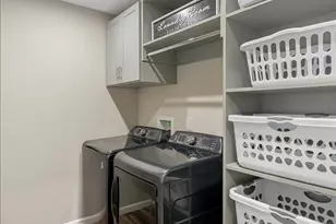 8533 Sweetbay Cir, Colerain Township, OH 45247 - Photo 22