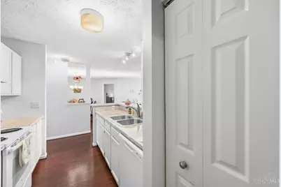 7343 Ridgepoint Drive #103, Anderson Township, OH 45230 - Photo 12