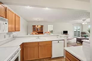 12150 Regency Run Ct, Springfield Township, OH 45240 - Photo 6