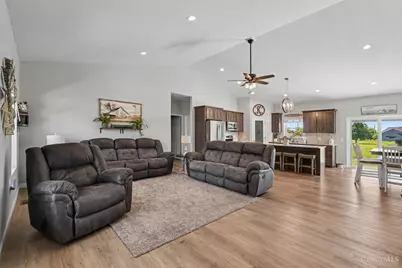 119 Hogan Drive, Franklin Township, OH 45171 - Photo 2
