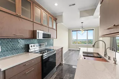 390 Grand Avenue #B, Cincinnati, OH 45205 - Photo 8