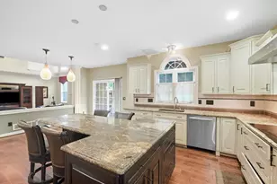 7649 Hunters Tr, West Chester, OH 45069 - Photo 8