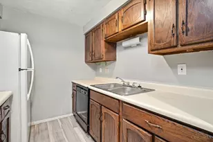 2431 Mustang Dr, Cincinnati, OH 45211 - Photo 10