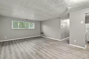 2431 Mustang Dr, Cincinnati, OH 45211 - Photo 8
