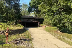 454 Beechtree Dr, Springfield Township, OH 45224 - Photo 2