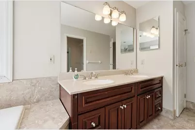 10934 Fallstone Drive, Cincinnati, OH 45246 - Photo 52