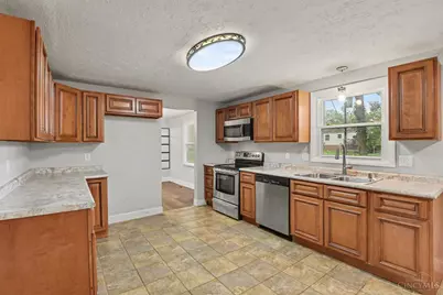 11258 Lodgeview Court, Forest Park, OH 45240 - Photo 8