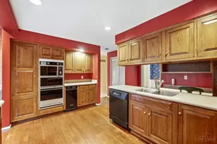 8430 Susann Ln, Cincinnati, OH 45215 - Photo 14
