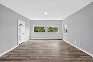 418 Torrence Ct, Cincinnati, OH 45202 - Photo 2