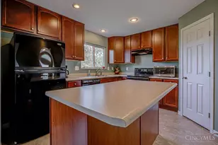 6988 Ruwes Oak Dr, Green Township, OH 45248 - Photo 2