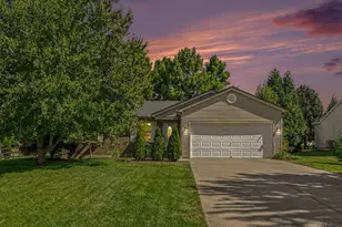 8102 Sterling Spring Dr, Goshen, OH 45140 - Photo 2