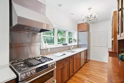 407 Lafayette Avenue, Cincinnati, OH 45220 - Photo 2