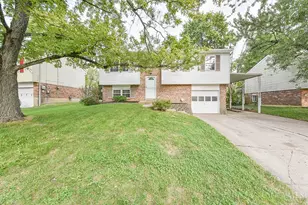9926 Pinedale Dr, Colerain Township, OH 45231 - Photo 2
