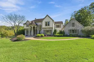 8575 Sleepy Hollow Dr, Indian Hill, OH 45243 - Photo 4