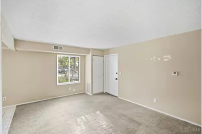 1058 E Crescentville Road, West Chester, OH 45246 - Photo 4