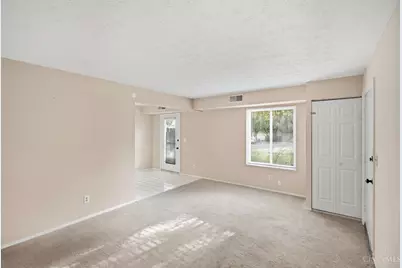 1058 E Crescentville Road, West Chester, OH 45246 - Photo 6