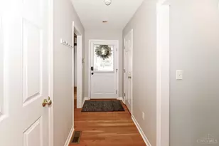 18 Greenhouse Ln, Cincinnati, OH 45209 - Photo 4
