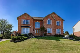 6333 Carley Ln, Green Township, OH 45248 - Photo 2