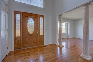 6333 Carley Ln, Green Township, OH 45248 - Photo 4